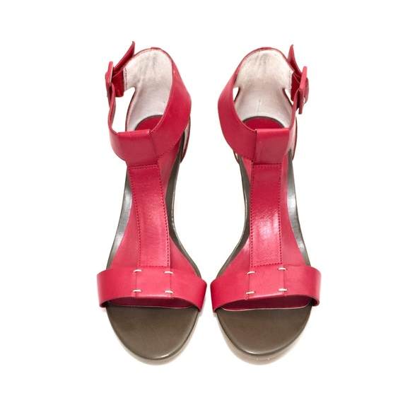 🌹Caslon Red Leather T-Strap Wedge Sandals🌹 - Picture 5 of 8
